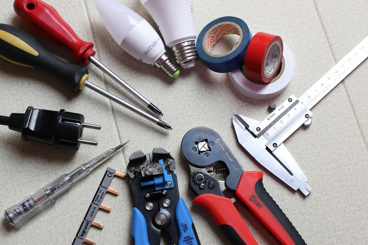 Électricien professionnel en intervention